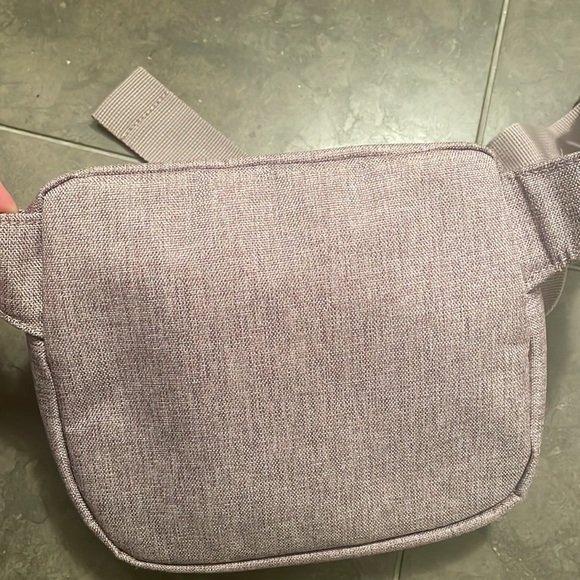 Herschel 15 Hip Bag - Picture 5 of 6